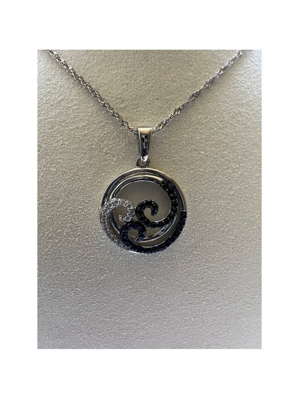 Women's Unbranded Silver & Black Pendant Necklace 22in